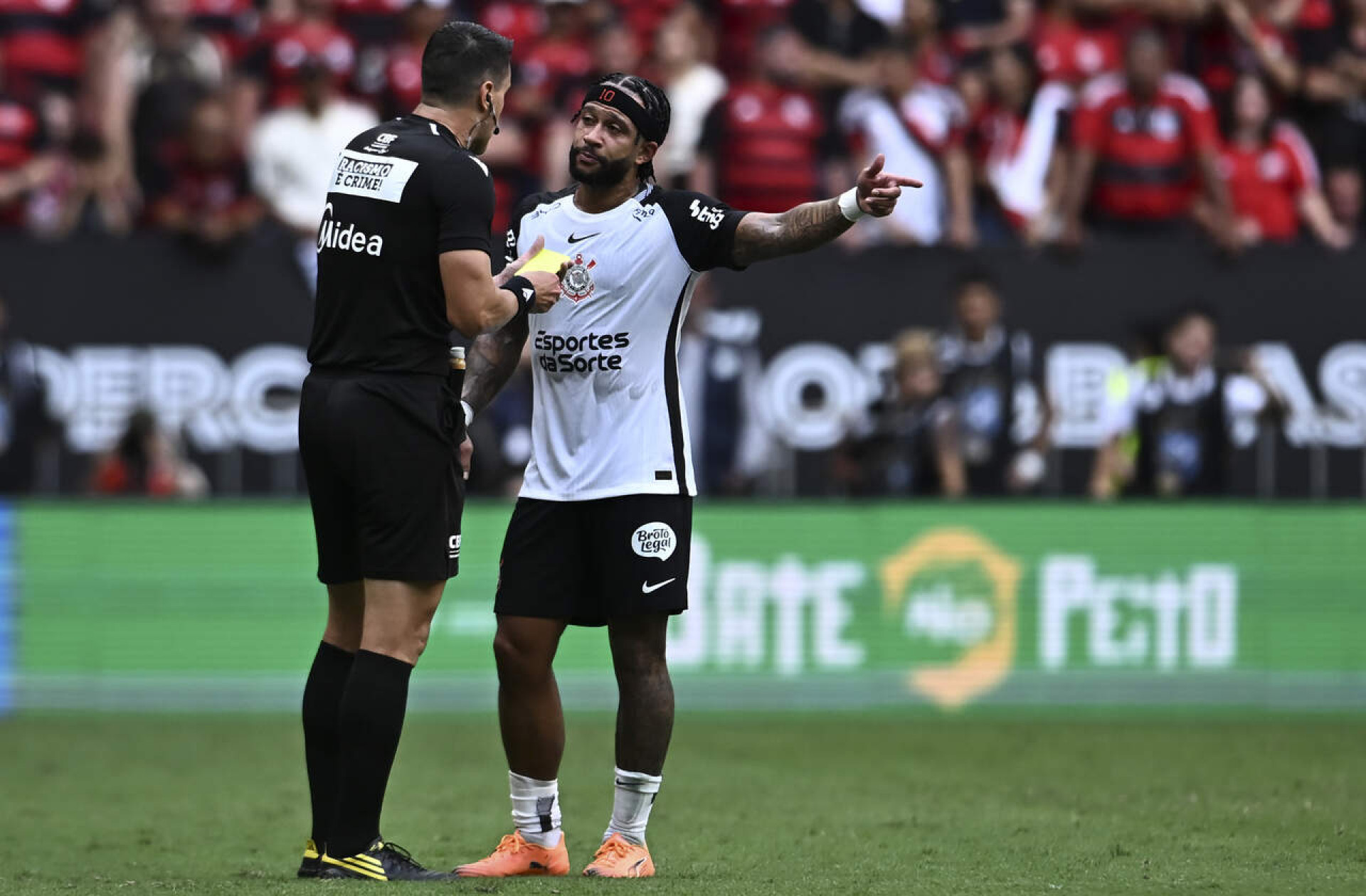 Campe&atilde;o da Supercopa, Depay soma R$ 25,2 milh&otilde;es em pr&ecirc;mios no Corinthians