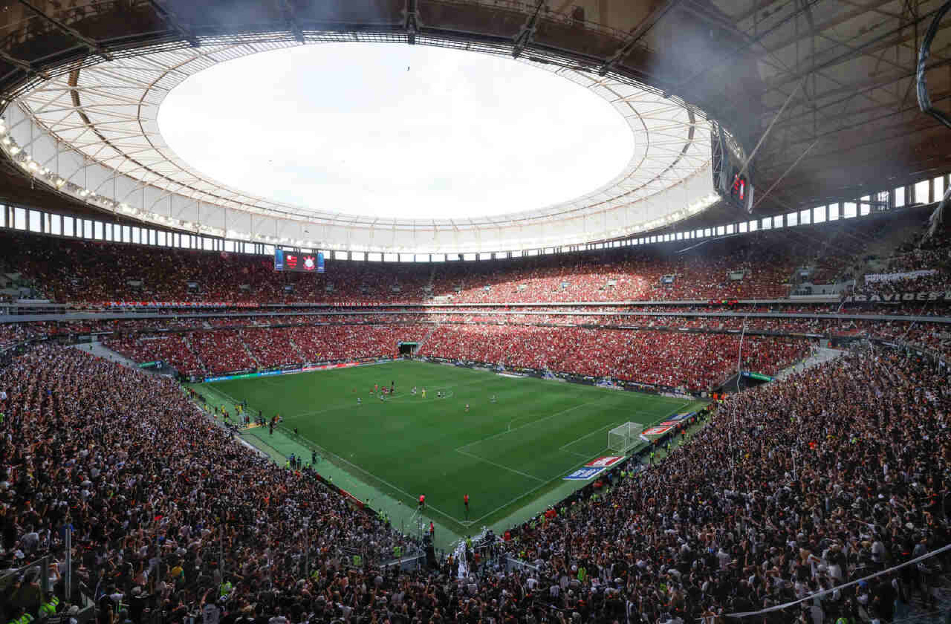 Final da Supercopa Rei bate recorde de p&uacute;blico do Man&eacute; Garrincha
