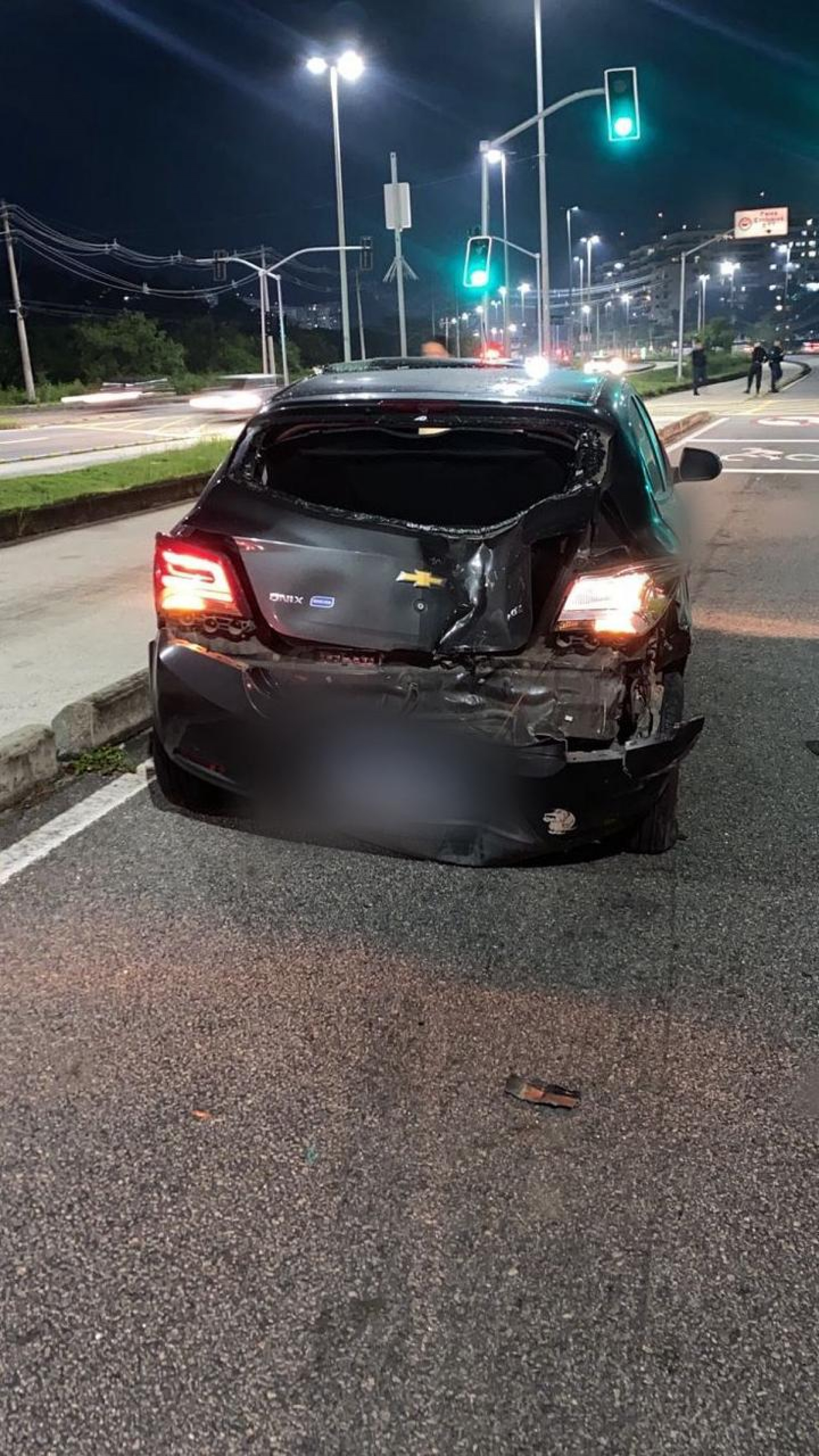 Carro destruído na colisão - Divulgação / Pmerj