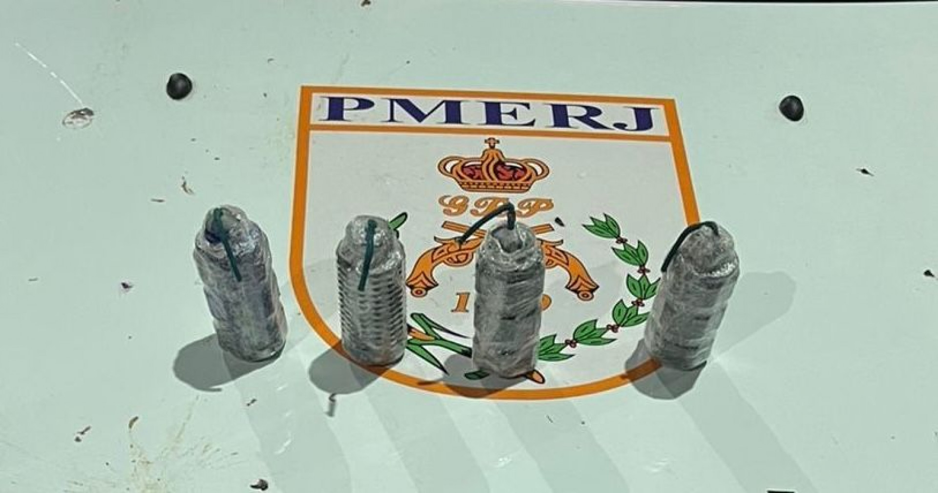 Granadas apreendidas na ação - Divulgação / PMERJ