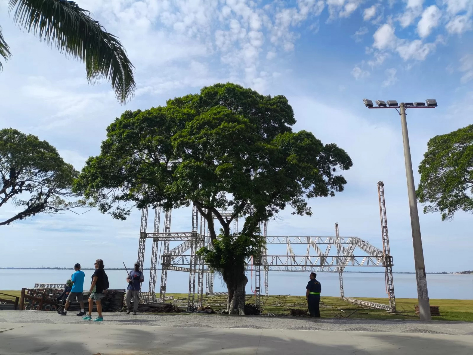 Montagem do Record Sunset Rio - Ascom