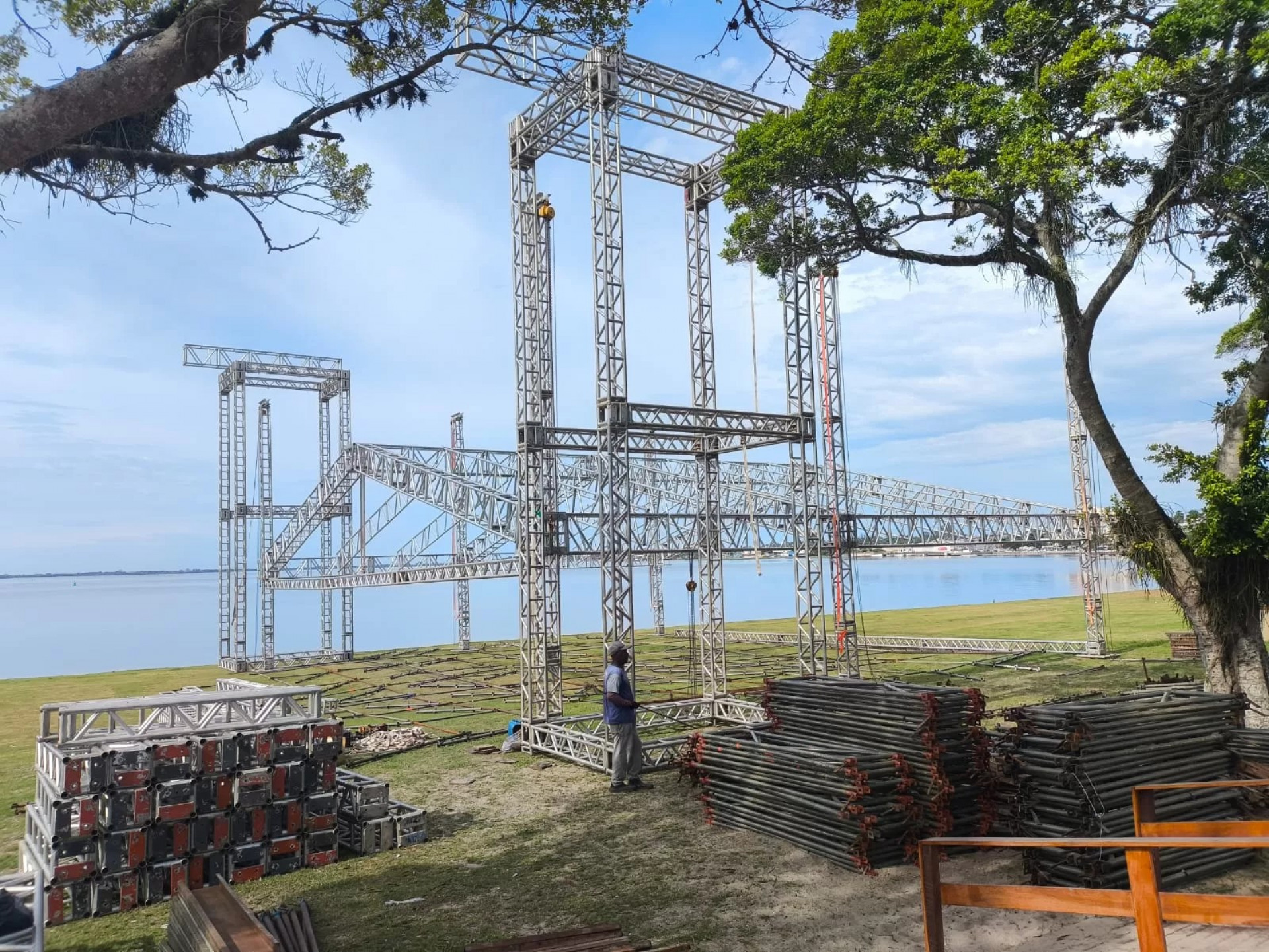 Montagem do Record Sunset Rio - Ascom