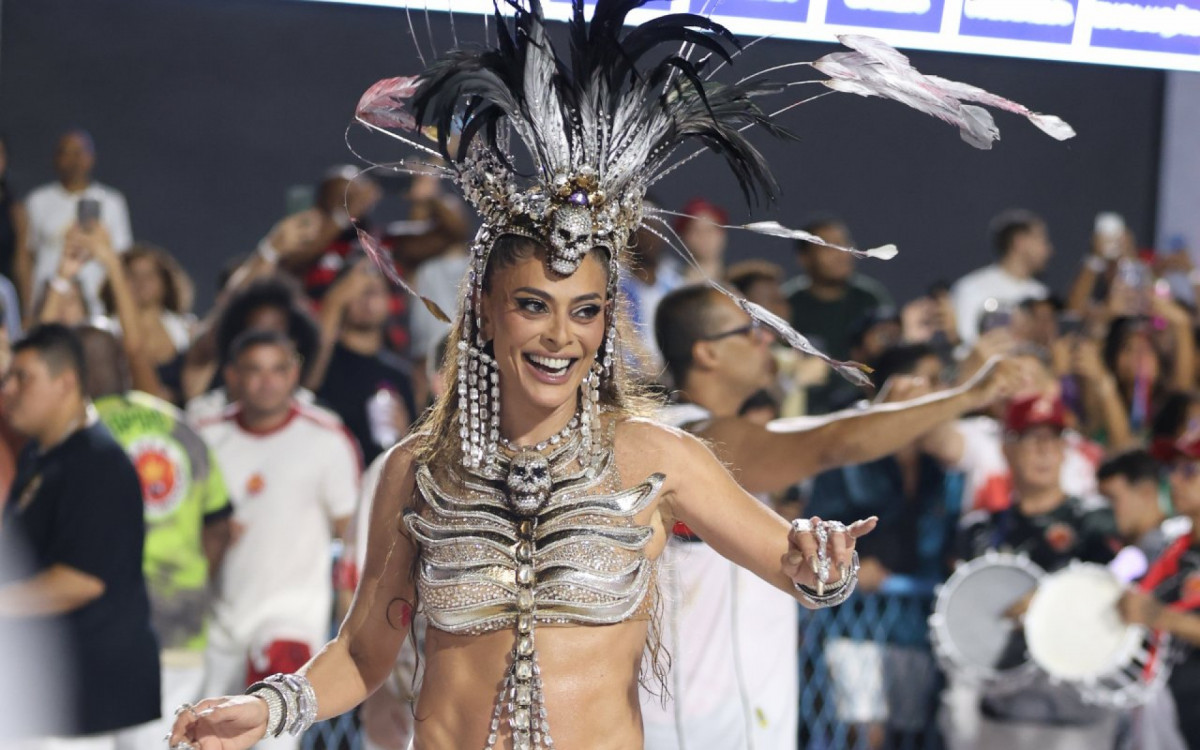 Juliana Paes durante o ensaio da Viradouro