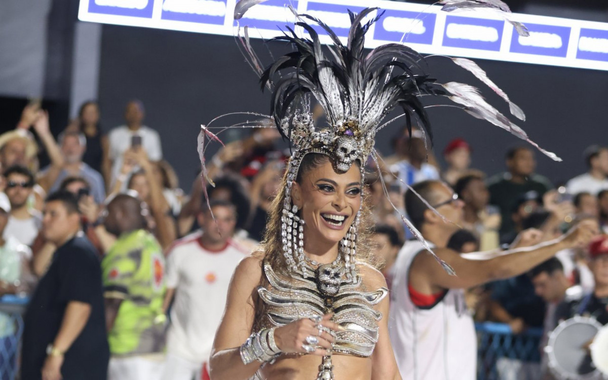 Juliana Paes durante o ensaio da Viradouro