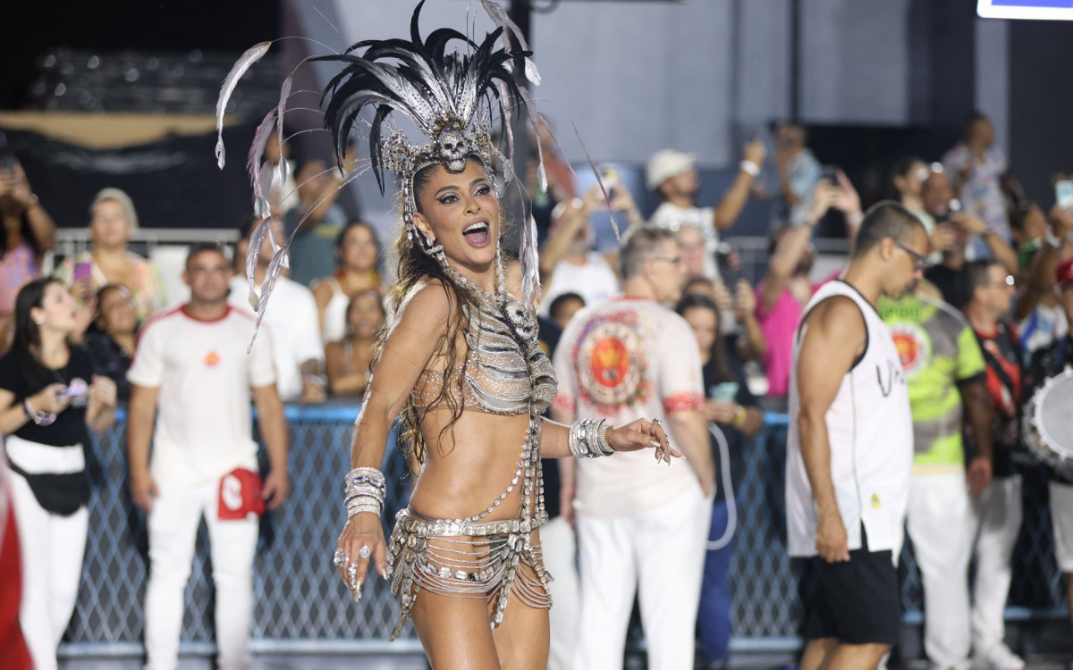 Juliana Paes durante o ensaio da Viradouro