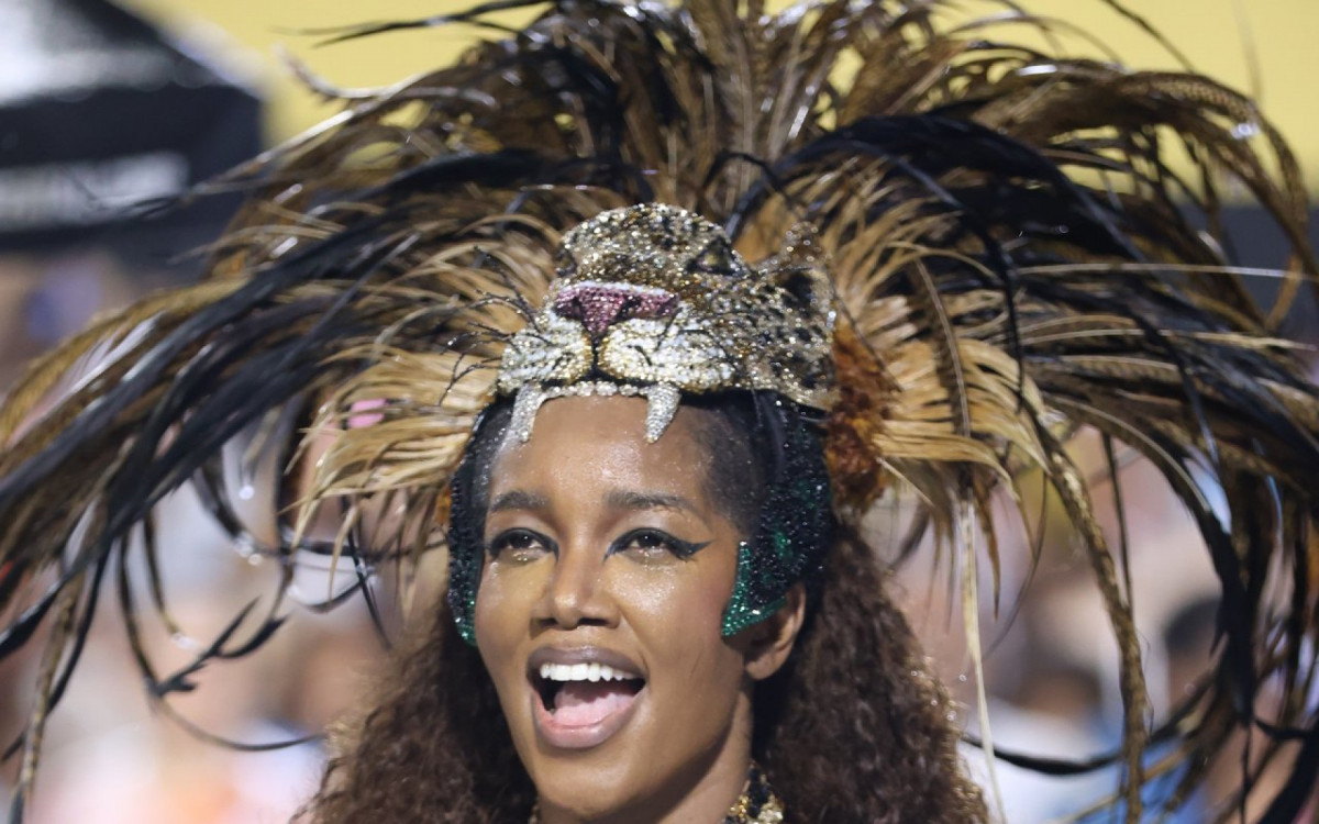 Iza durante o ensaio da Imperatriz Leopoldinense