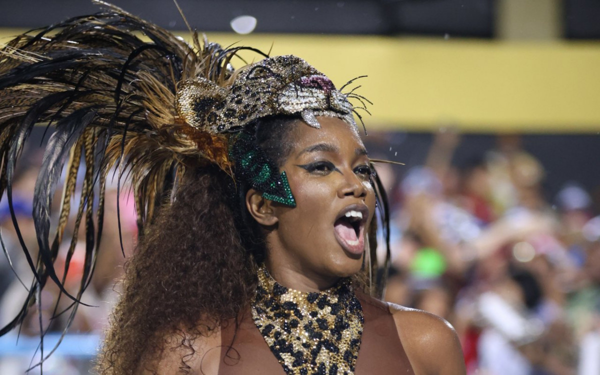 Iza durante o ensaio da Imperatriz Leopoldinense