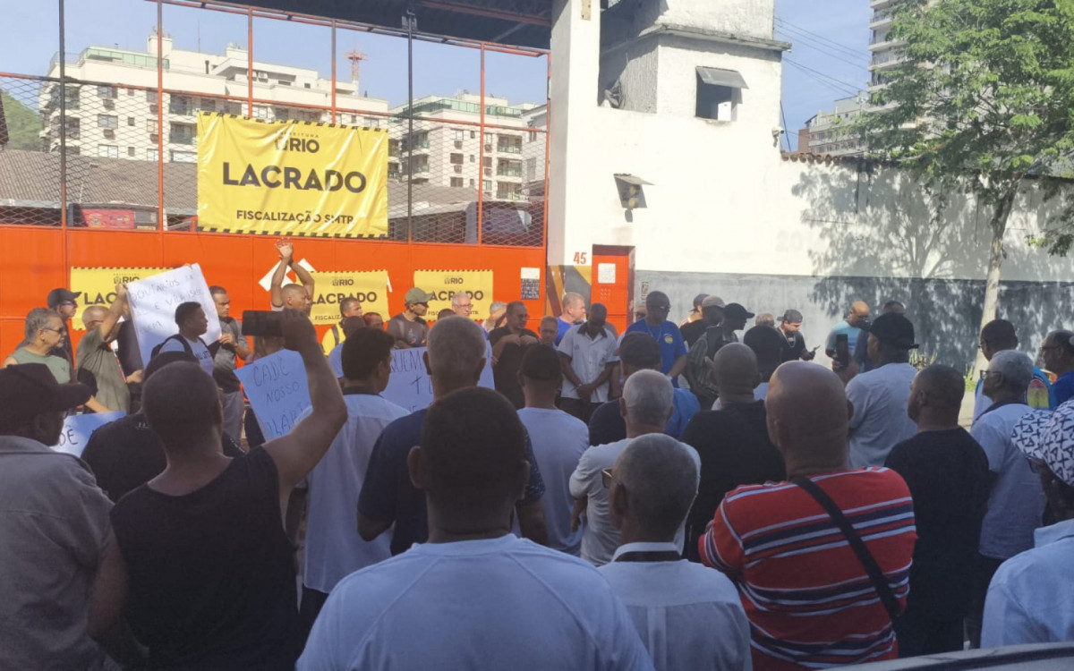 Rodoviários alegam falta de pagamento após encerramento das atividades das empresas