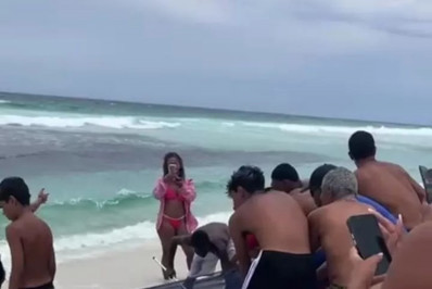 Fartura de sardinhas chama atenção e movimenta moradores em Arraial do Cabo