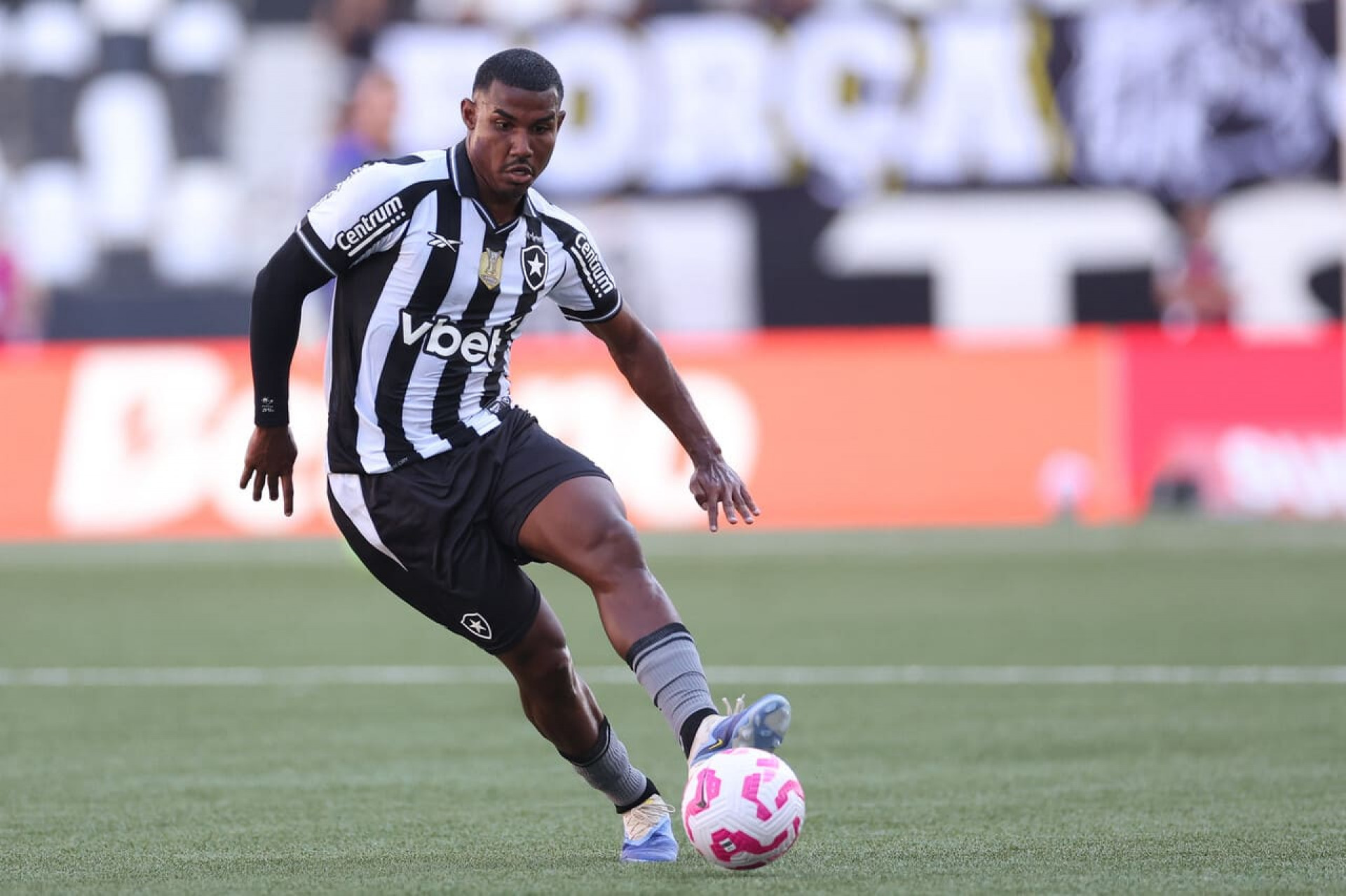 Venda de Clayton d&aacute; lucro ao Vasco e pode facilitar acerto por Cuiabano; entenda