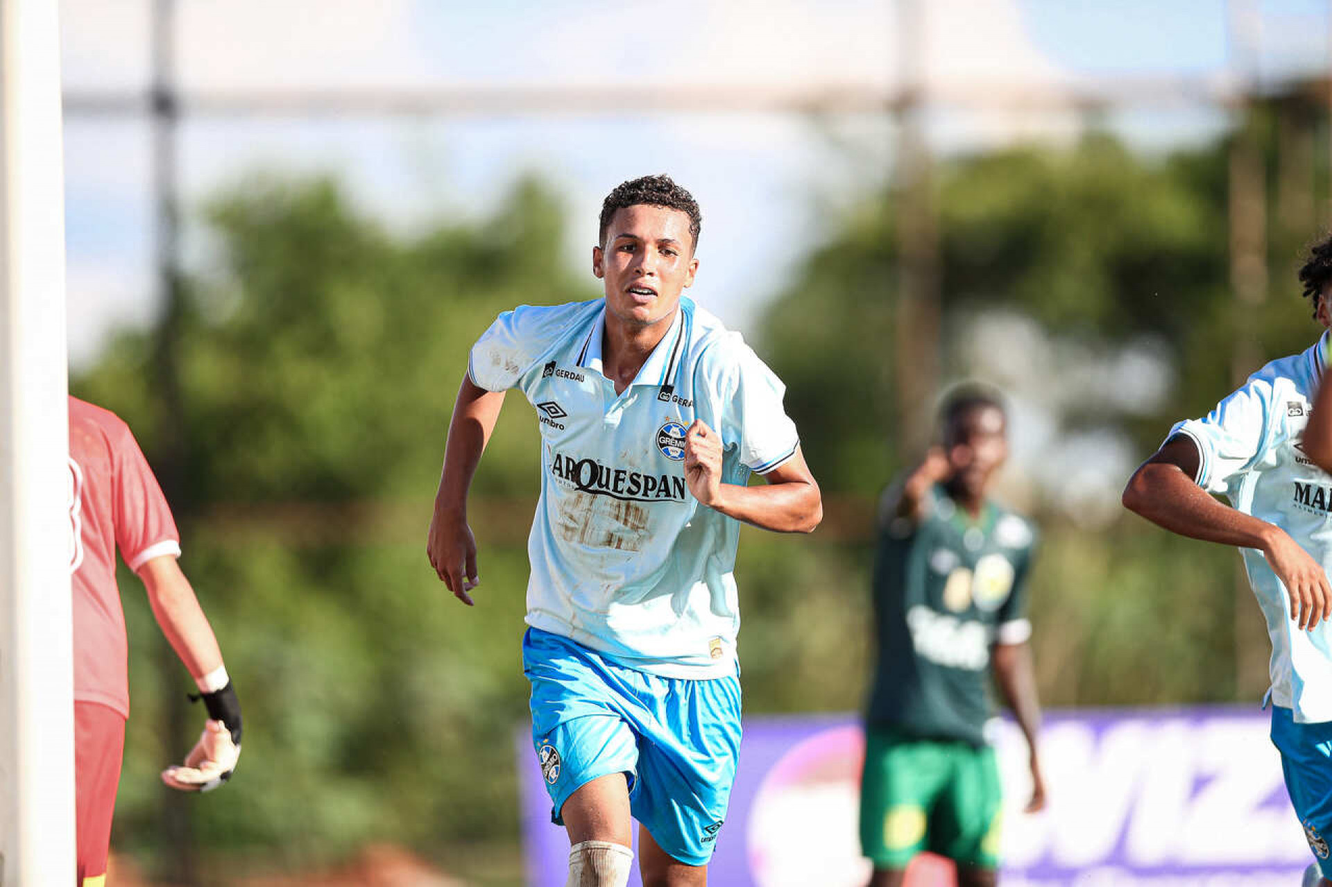 Gr&ecirc;mio exerce op&ccedil;&atilde;o de compra por destaque da Copinha