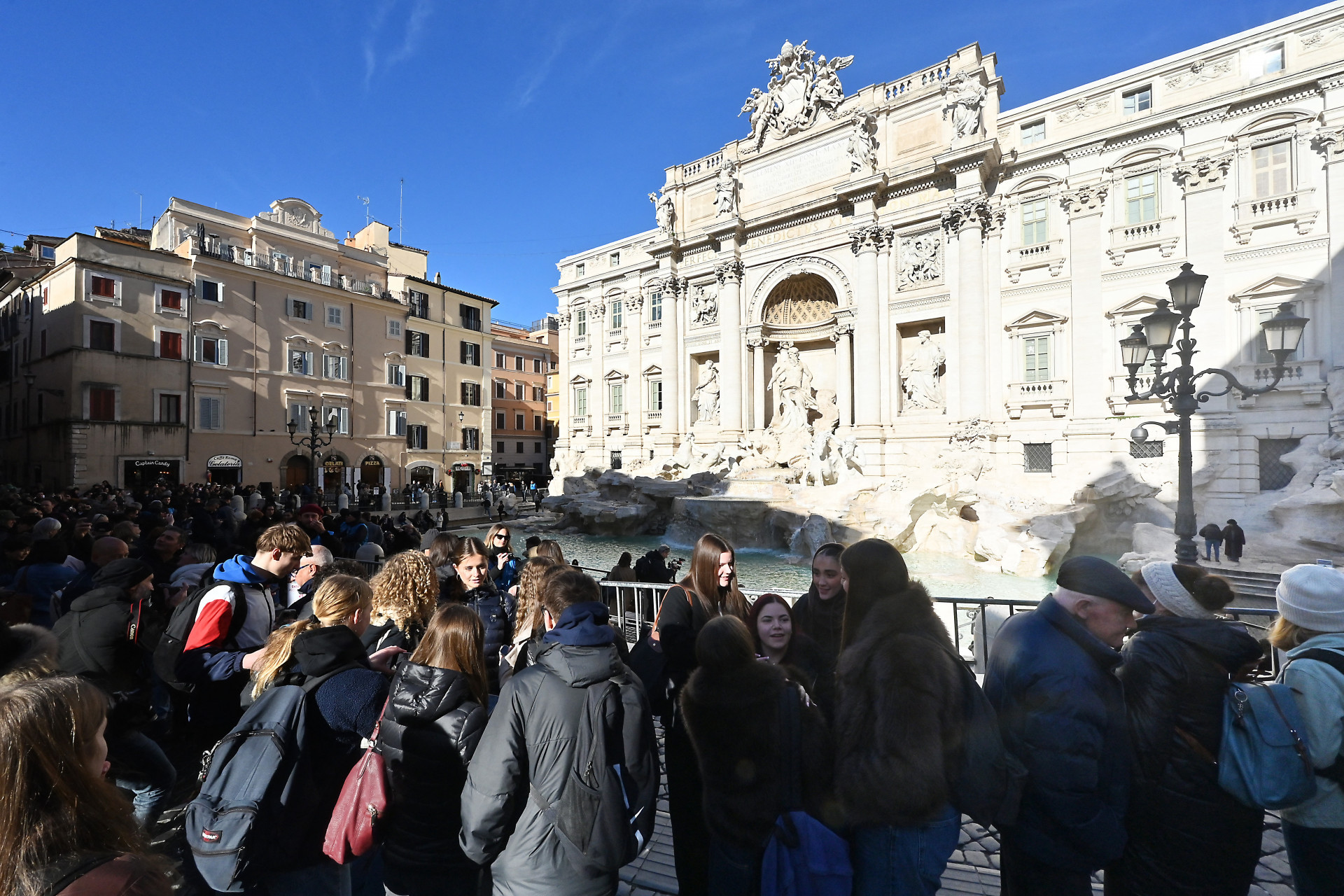 Roma começa a cobrar turistas pelo acesso à Fontana di Trevi; entenda