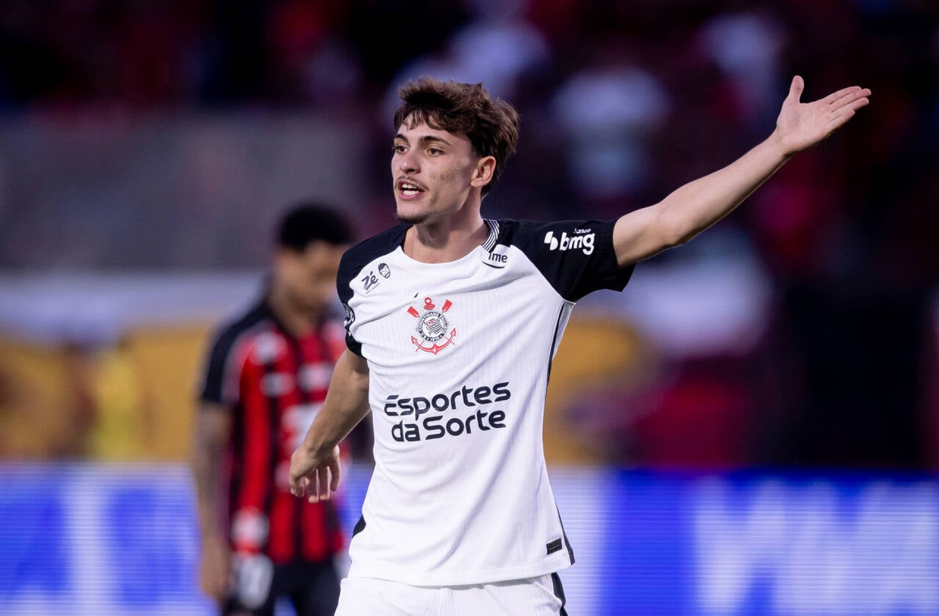 Diretor do Corinthians admite sondagens por Bidon: ”Vamos curtir o m&aacute;ximo dele”