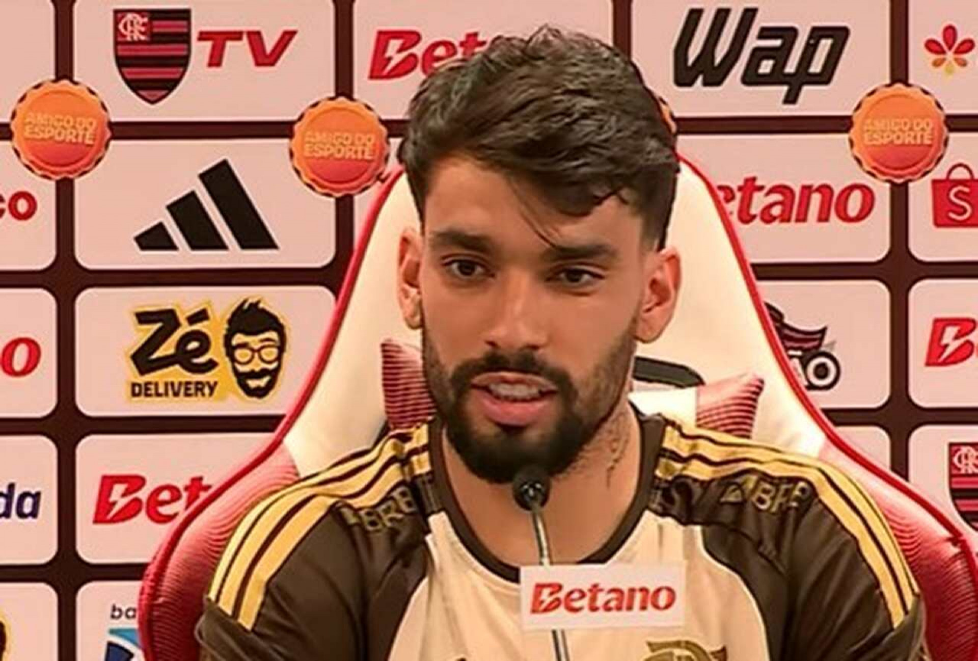 Apresentado no Flamengo, Paquet&aacute; se declara e fala sobre gol perdido: “N&atilde;o consegui dormir”