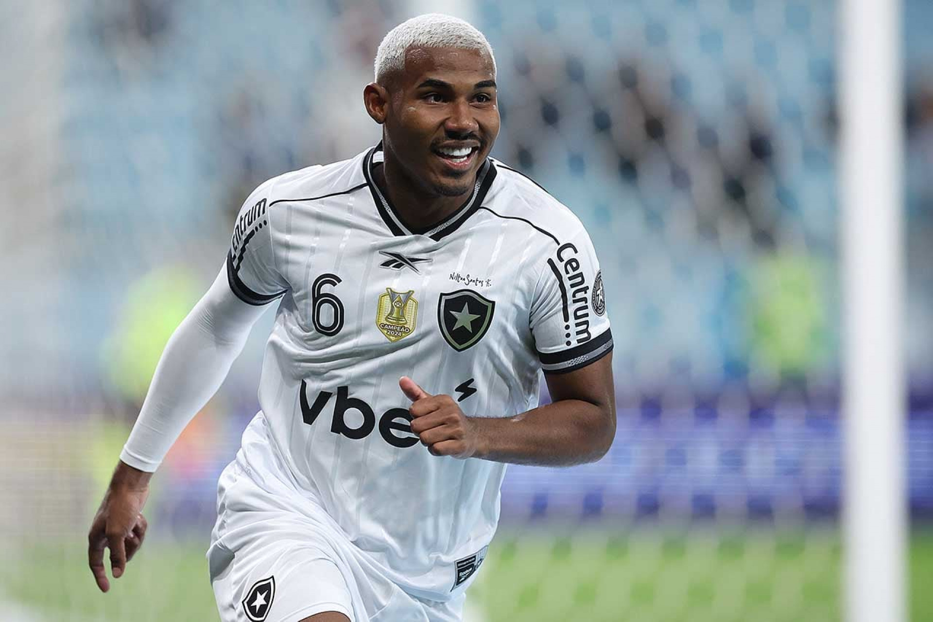 Vasco se acerta com Nottingham Forest e fecha com Cuiabano por empr&eacute;stimo