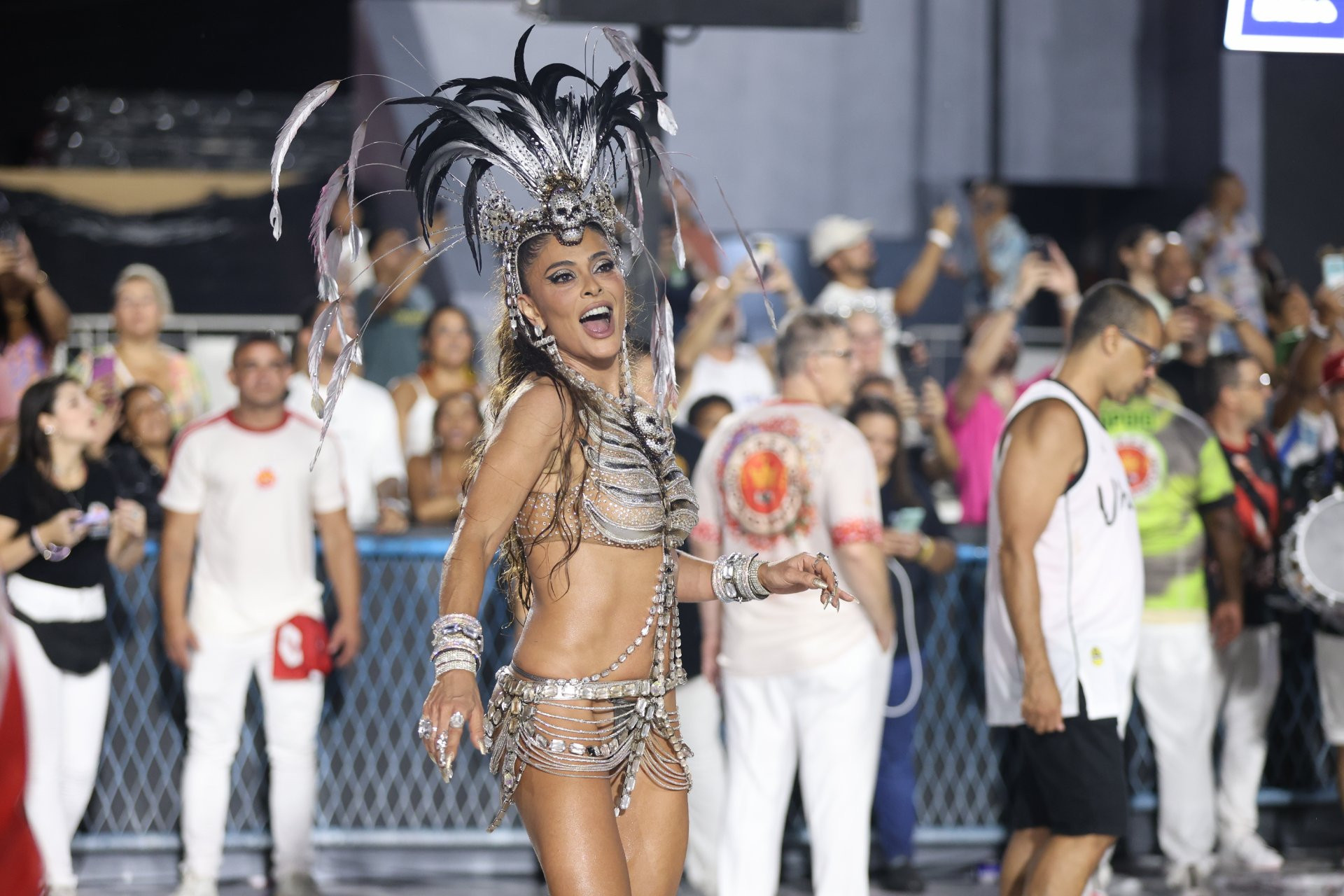 Juliana Paes durante o ensaio da Viradouro -  Daniel Pinheiro / BrazilNews