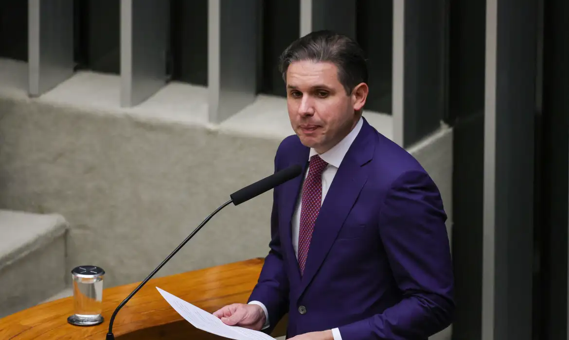 Motta deve instalar comissão especial sobre escala 6x1 nesta semana; veja pontos em discussão