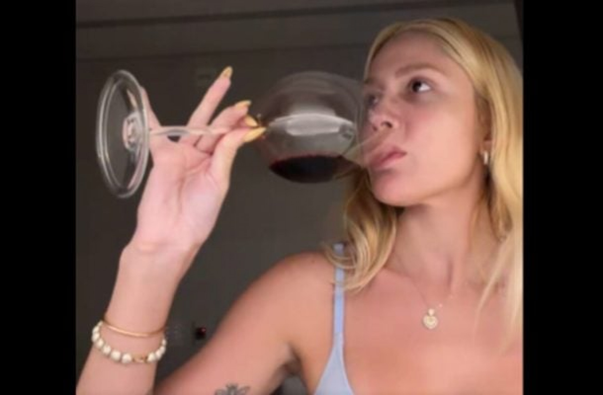 Karoline Lima rebate narrativa sobre provoca&ccedil;&atilde;o a L&eacute;o Pereira ap&oacute;s vice do Flamengo