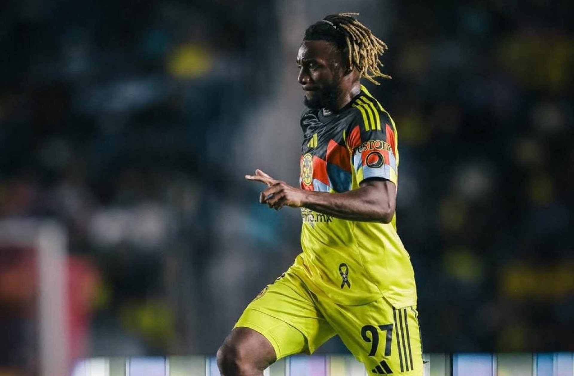 Racismo leva Saint-Maximim a encerrar v&iacute;nculo com o Am&eacute;rica do M&eacute;xico