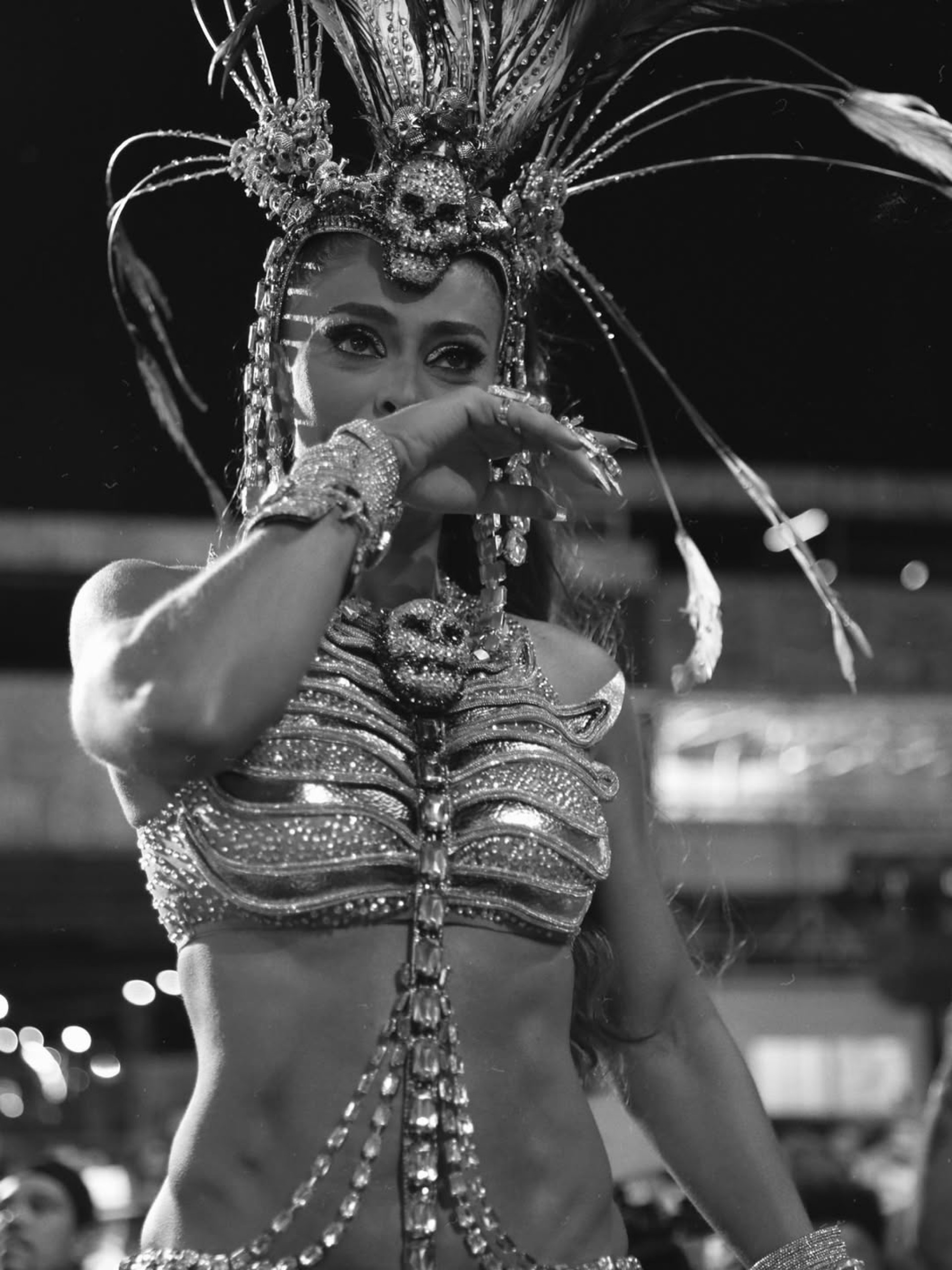 Juliana Paes se emocionou em retorno ao posto de rainha de bateria da escola - Reprodução/Instagram 