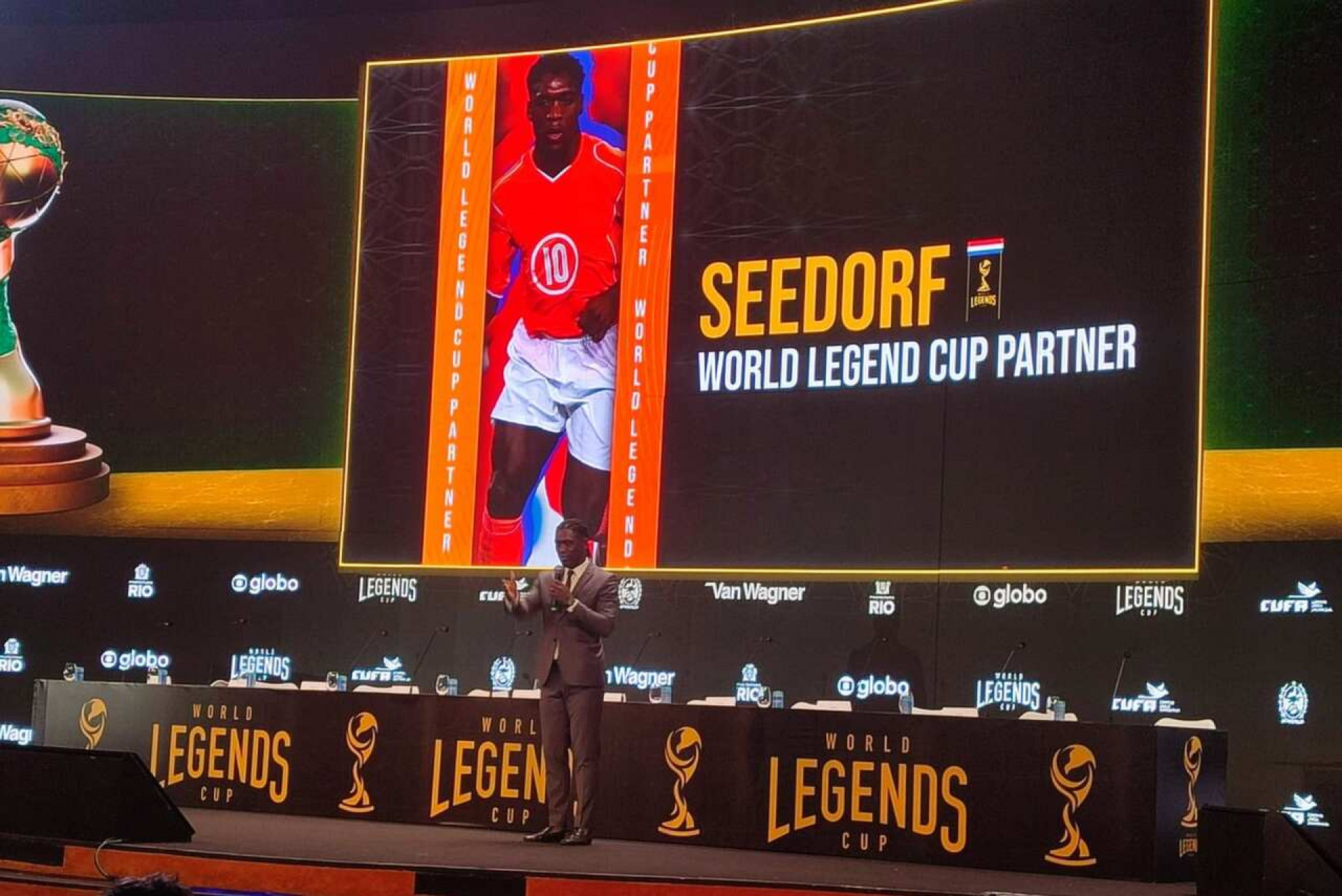 Rom&aacute;rio, Seedorf e outros craques marcam presen&ccedil;a em lan&ccedil;amento da World Legends Cup