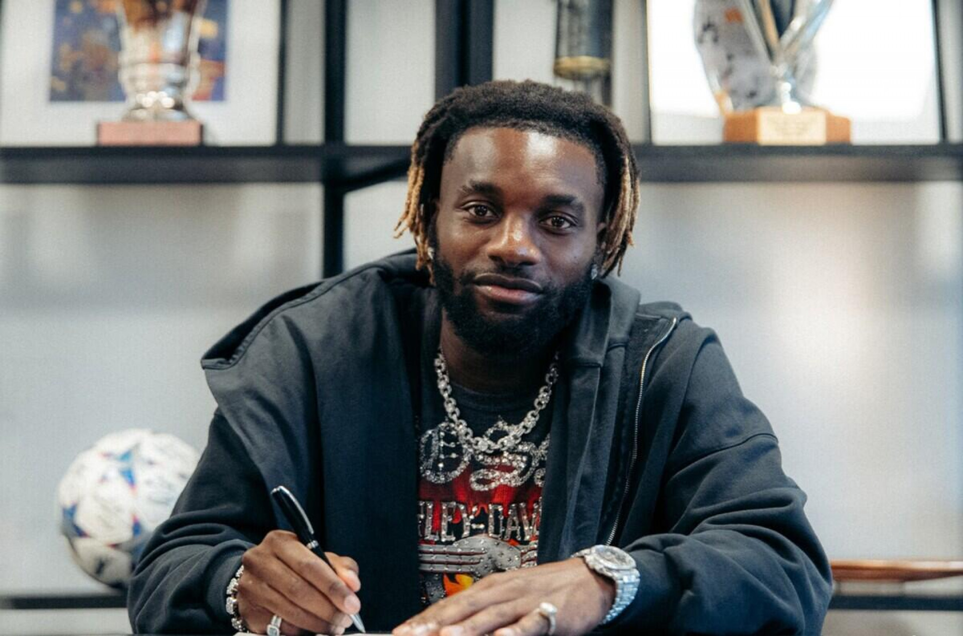 Saint-Maximin recebe ataques racistas ao ser anunciado pelo Lens