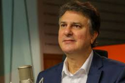 Camilo Santana deixará governo em abril, mas nega disputa a governo do CE