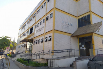 Polícia investiga caso de estupro coletivo contra adolescente de 13 anos na Baixada