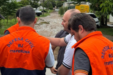 Chuva de uma hora gera transtorno em Itaperuna e governo cria força-tarefa