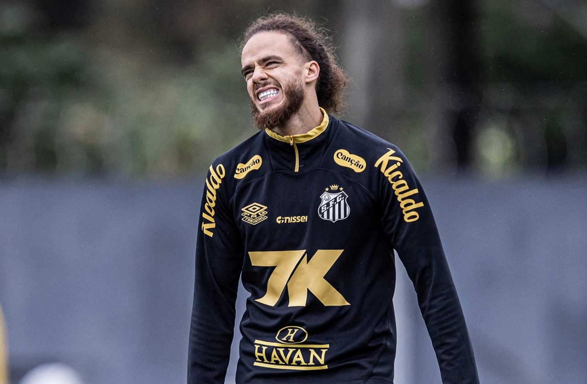 Santos empresta Bilal Brahimi para o futebol portugu&ecirc;s