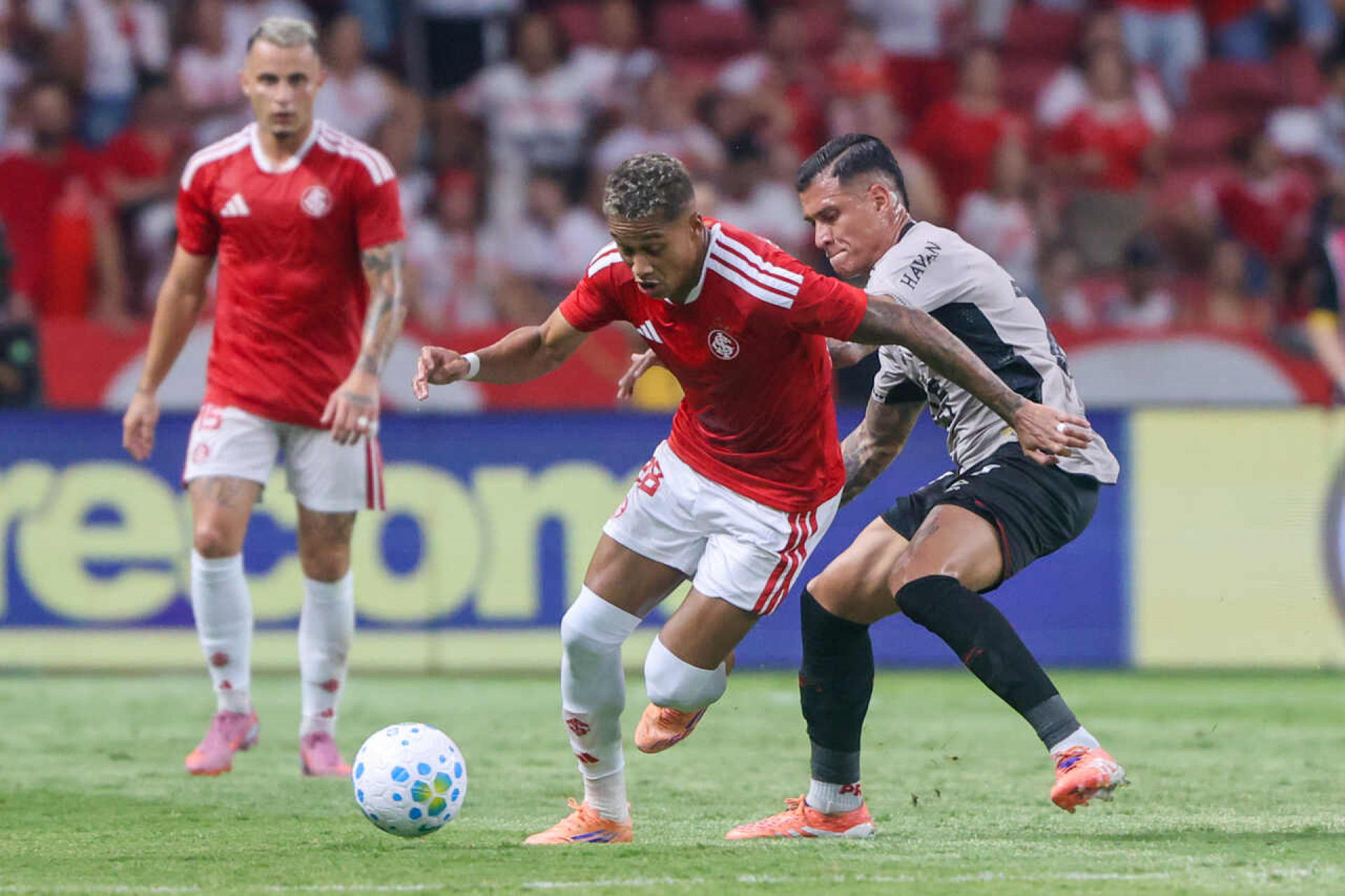 Internacional deixa Gauch&atilde;o de lado e ter&aacute; for&ccedil;a m&aacute;xima contra o Flamengo