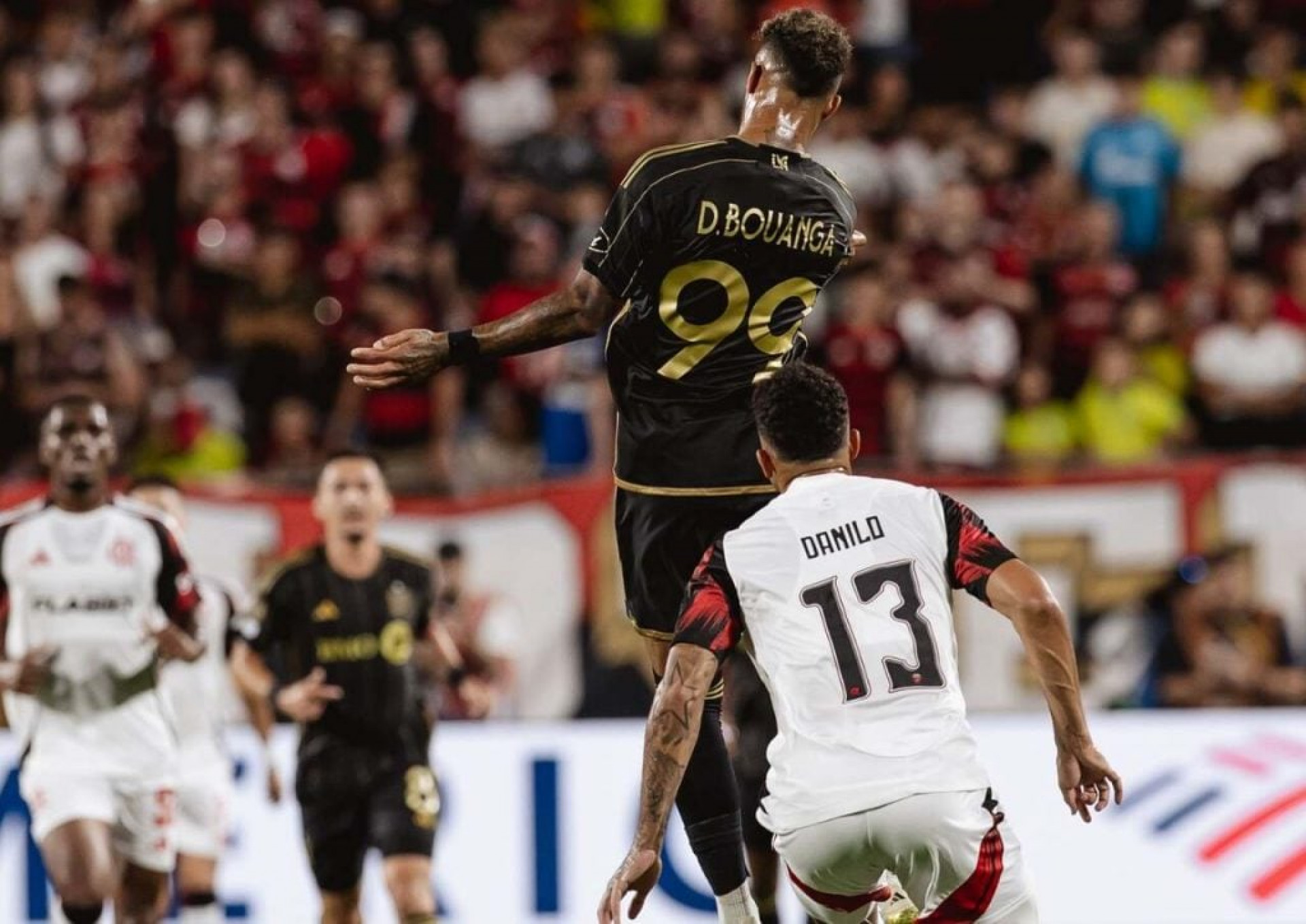 Diretor do Los Angeles FC admite negociar Bouanga, alvo do Fluminense