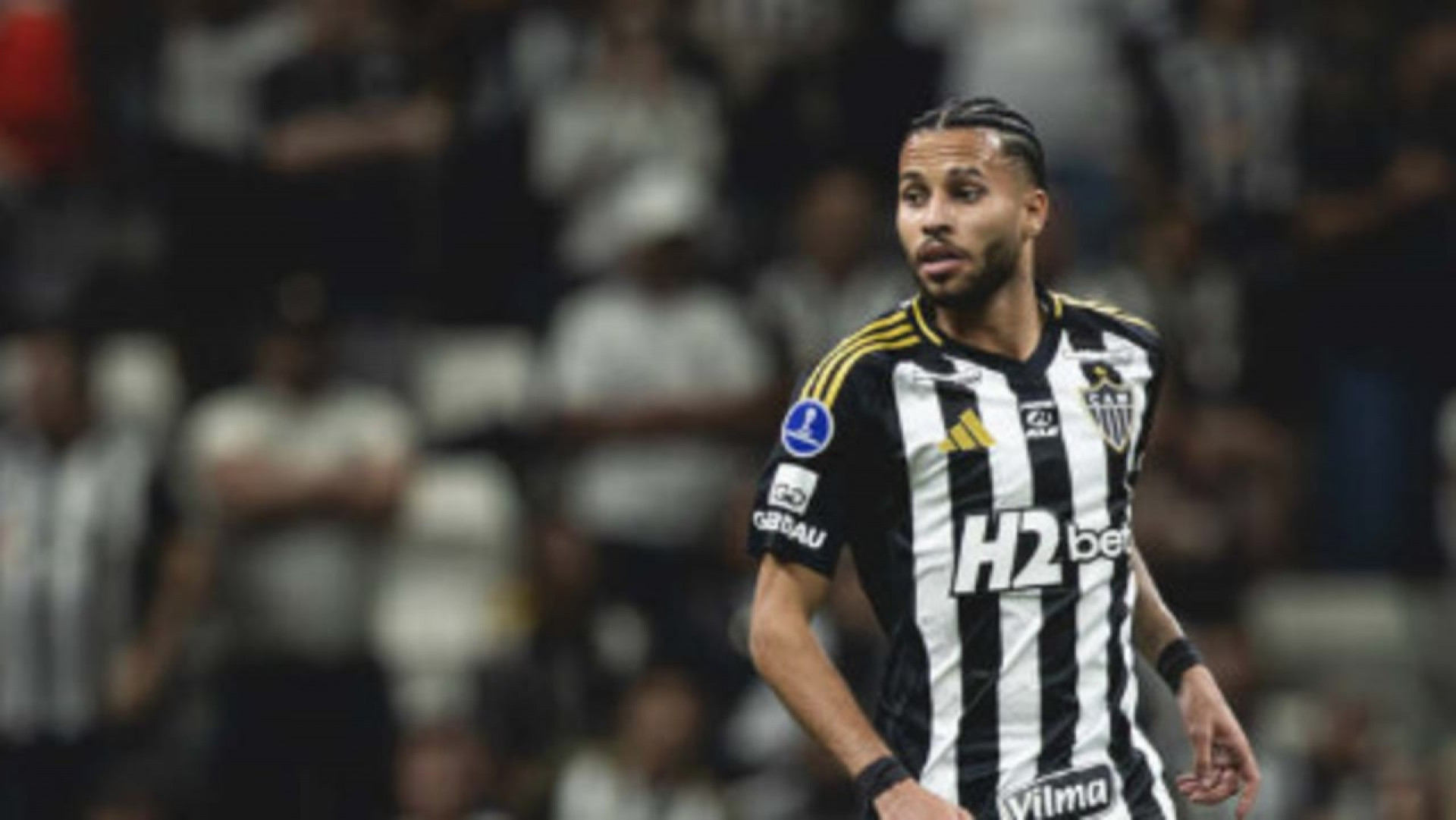 Alexsander sofre ruptura de ligamento e n&atilde;o tem prazo para retornar no Atl&eacute;tico-MG