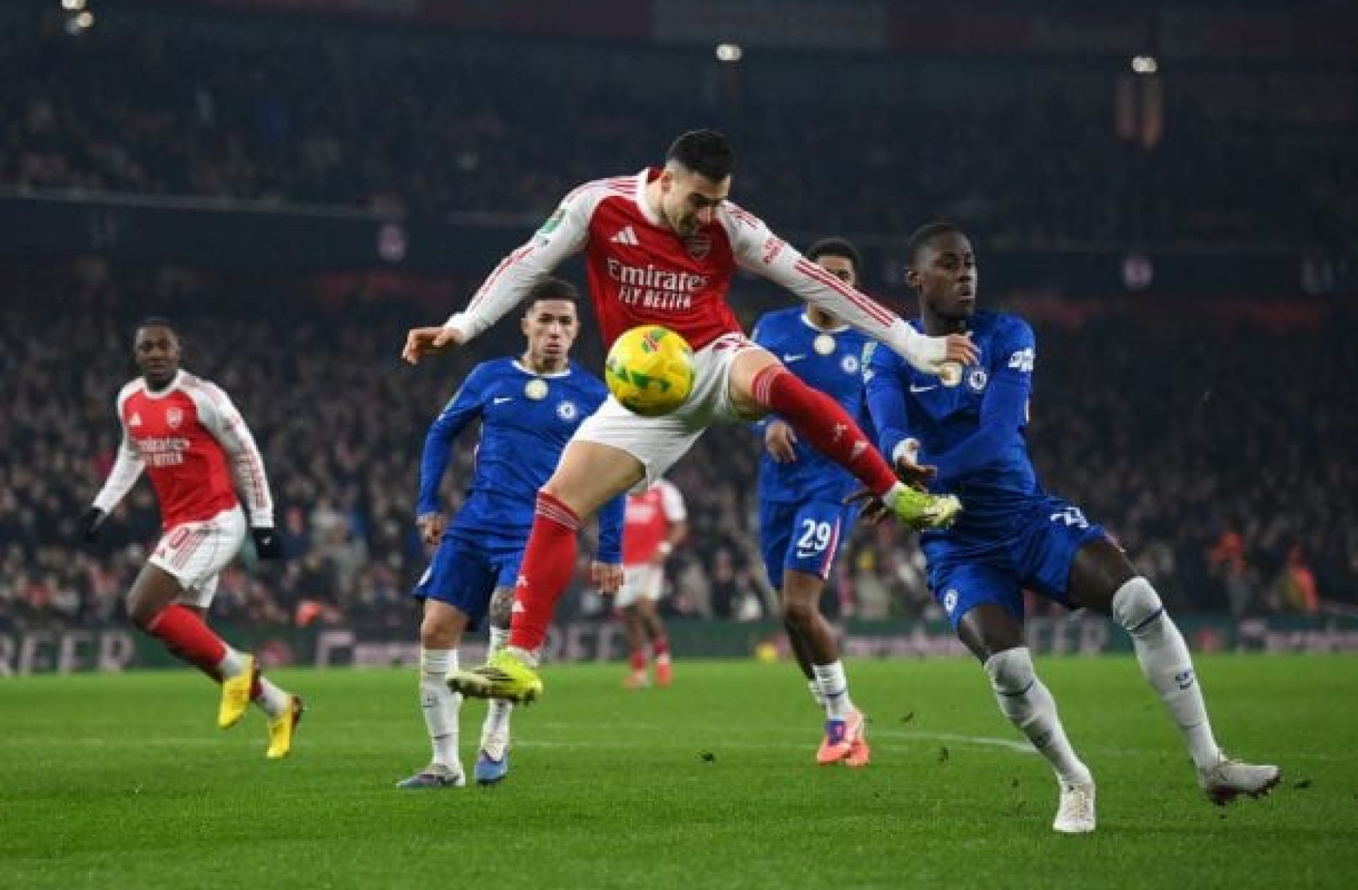 Arsenal vence o Chelsea e garante vaga na final da Copa da Liga Inglesa