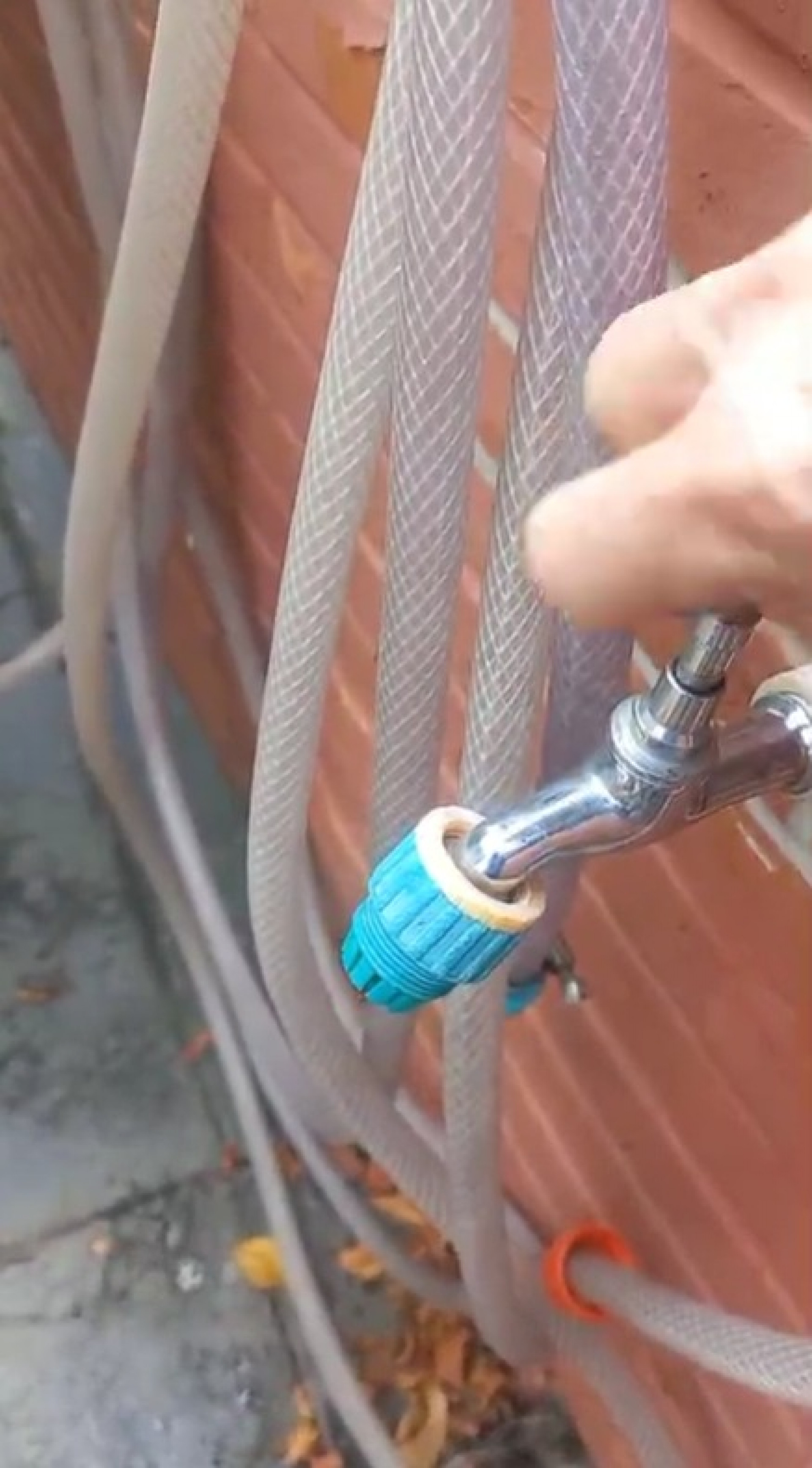 Torneira da casa de Luiz Eduardo n&atilde;o tem &aacute;gua h&aacute; dias - Reprodu&ccedil;&atilde;o