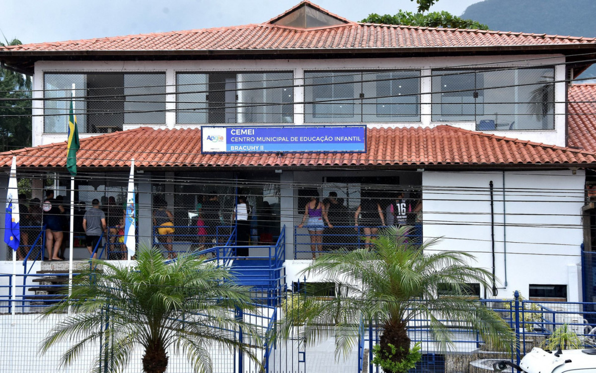 Comunidade escolar do bairro Bracuí