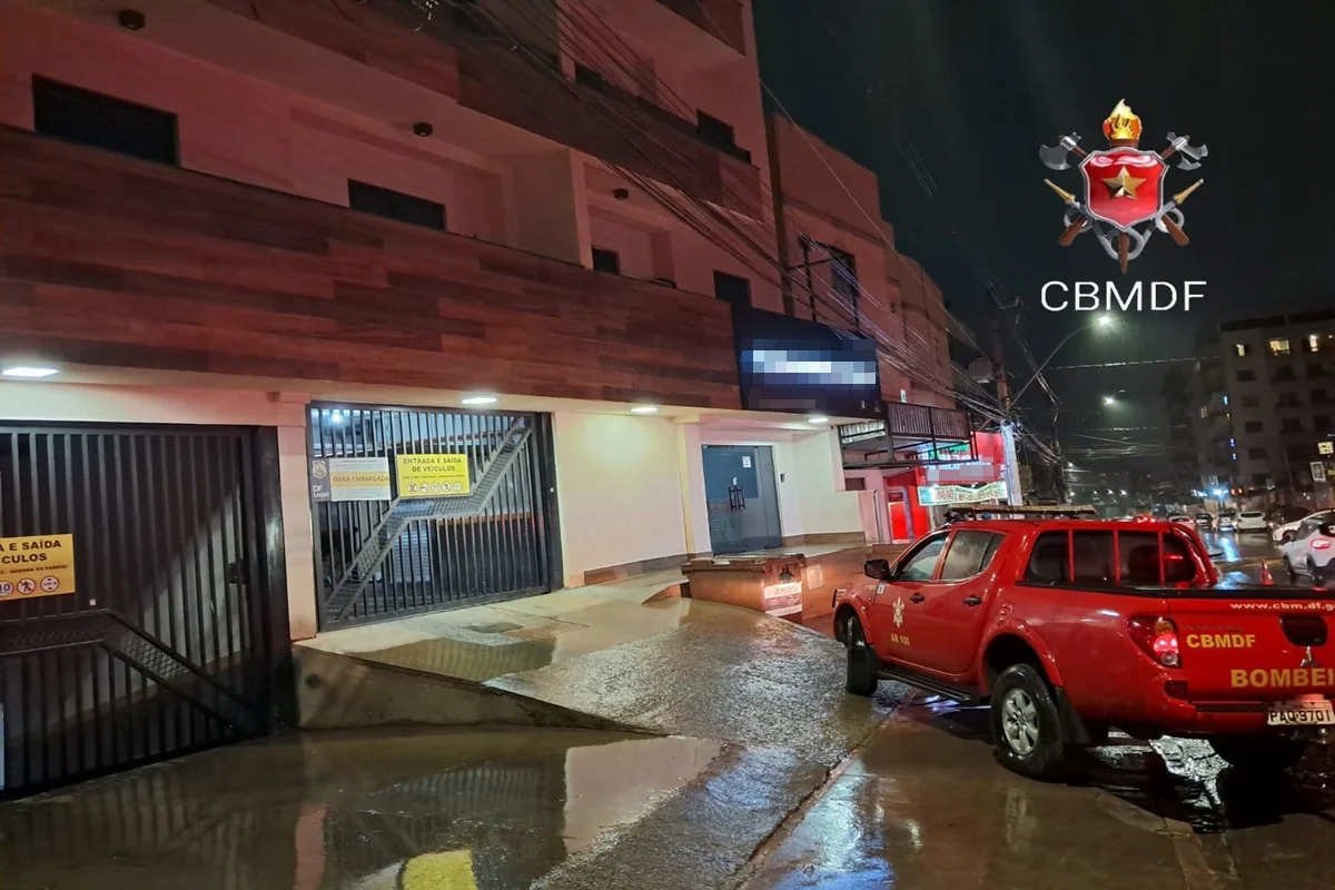 Elevador despenca com oito pessoas em condomínio no DF