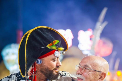 Liderado por Leandro Vieira, bloco que desfila na Ilha homenageará Renato Lage