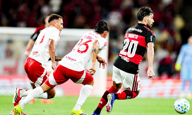 Em retorno de Paquetá ao Maracanã, Flamengo empata com Internacional