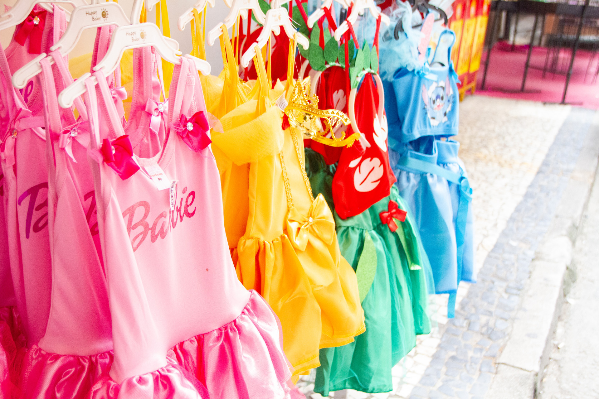 Fantasias infantis est&atilde;o &agrave; venda em lojas da Saara, no Centro do Rio - &Eacute;rica Martin/Ag&ecirc;ncia O Dia