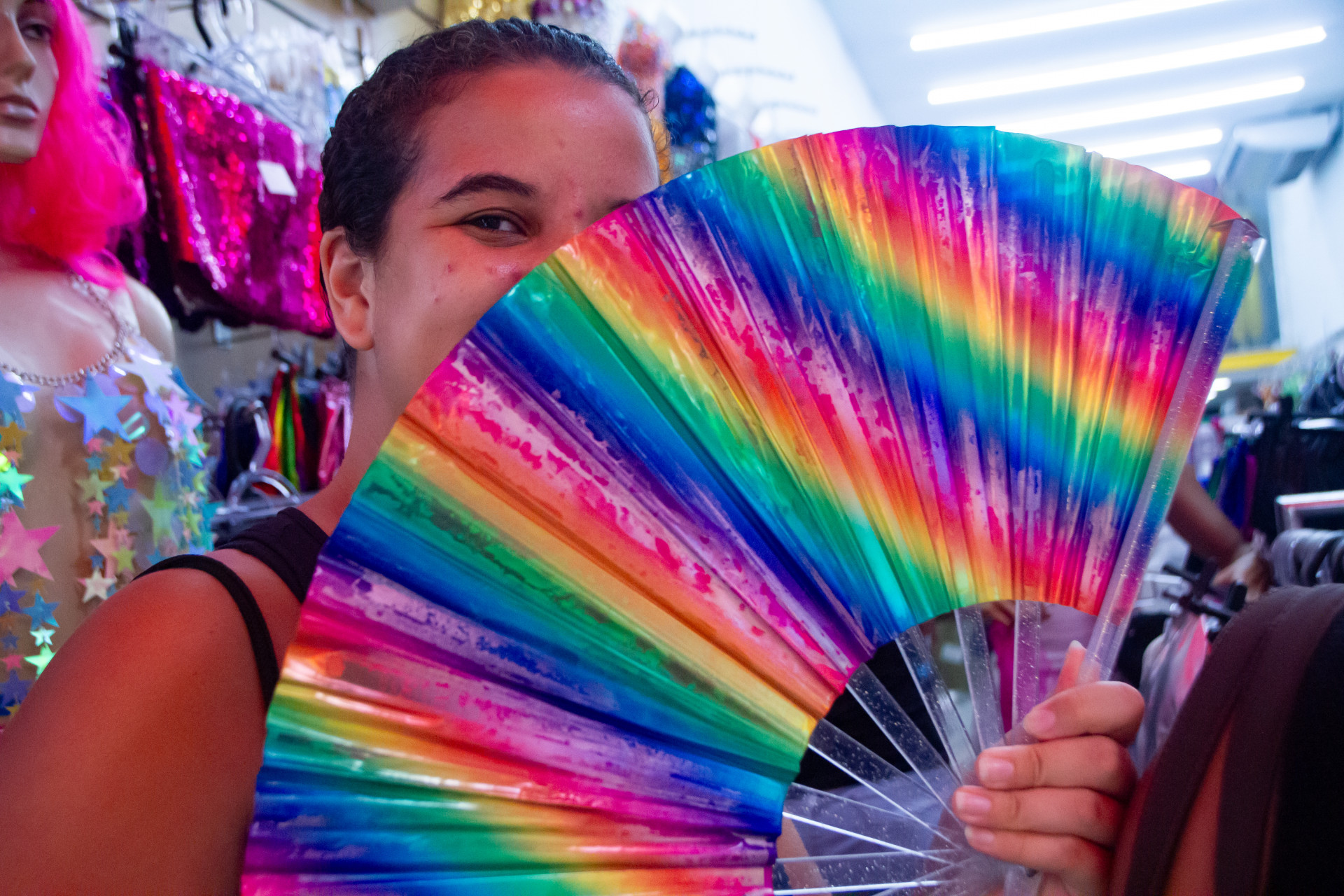 Na foto, a assistente social Rosiane Bettecher, de 28 anos, fez compras na Saara, nesta quarta-feira (4) - &Eacute;rica Martin/Ag&ecirc;ncia O Dia