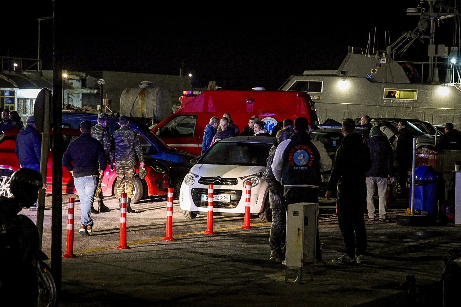 Colisão entre barco de migrantes e embarcação da Guarda Costeira deixa 15 mortos na Grécia