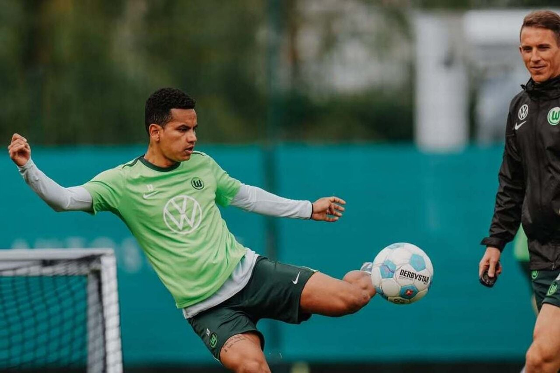 Internacional faz sondagem por lateral brasileiro do Wolfsburg, da Alemanha