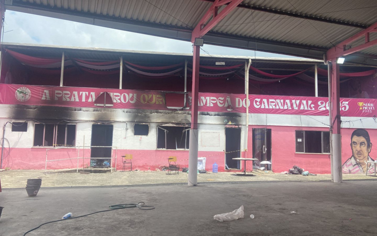 Incêndio destruiu salas dentro da quadra da Unidos do Jacarezinho