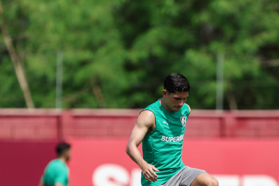 Savarino passa por recondicionamento físico para voltar ao Fluminense no domingo