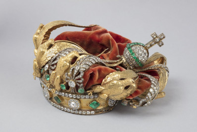 Museu do Louvre: Coroa danificada em roubo será restaurada