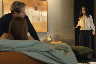 'Três Graças': Zenilda flagra traição de Ferette e Arminda