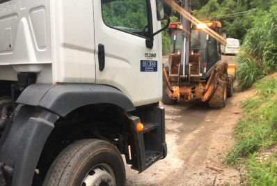 Máquinas atuam em Sumidouro após fortes chuvas