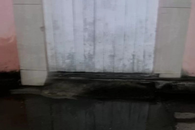 Vazamento de água é registrado na Rua das Arraias, no Peró, em Cabo Frio