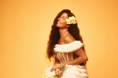 Deborah Secco se inspira em personagem de Jorge Amado para ensaio de Carnaval